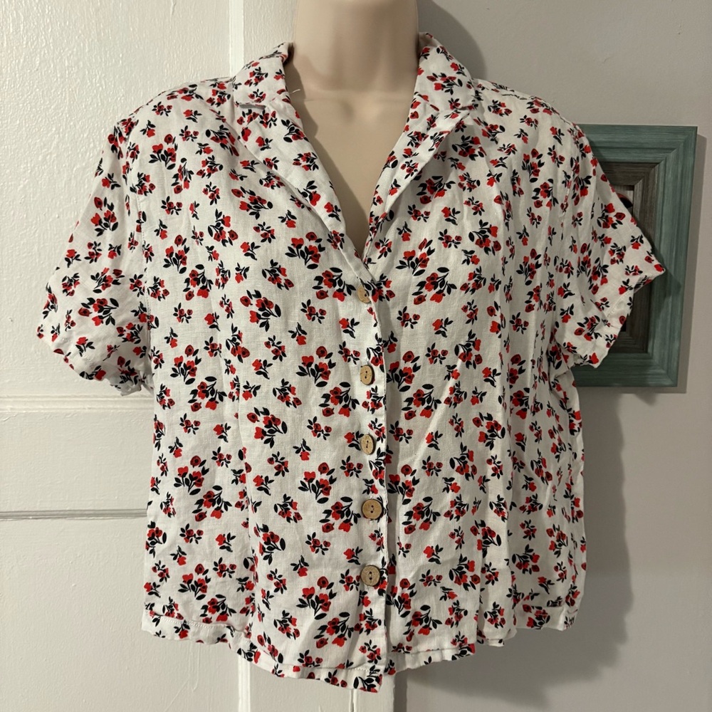 Cynthia Rowley White Short-Sleeve Button Floral Top with Red & Black Print